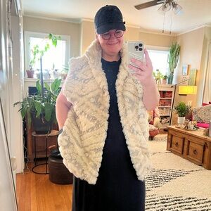 Anthropologie Amadi cream faux fur with black stitching vest in XL